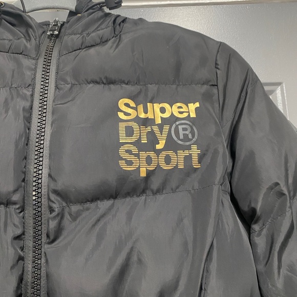 Superdry Sport black Puffer Jacket with gold-colored "Superdry Sport" text  8 - Picture 4 of 7